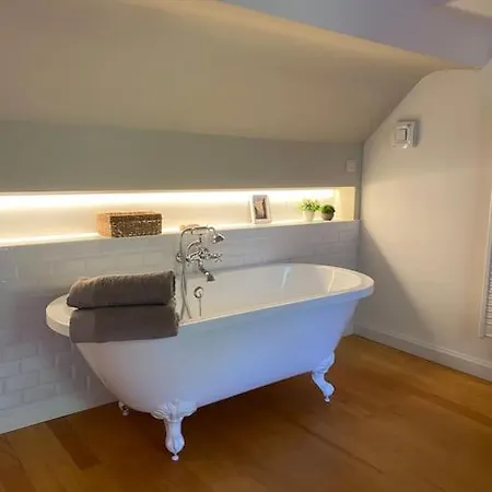 Des Usines De Moulins Feriehus Anhée